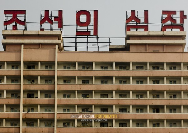 Propaganda slogan on a building in the city center, Pyongan Province, Pyongyang, North Korea