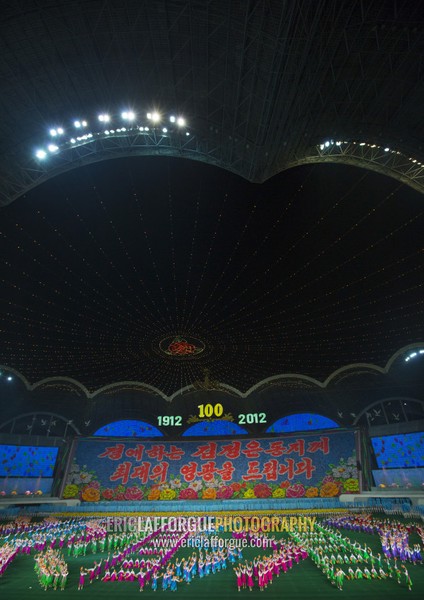 Panoramic view of the Arirang mass games with North Korean performers in may day stadium, Pyongan Province, Pyongyang, North Korea