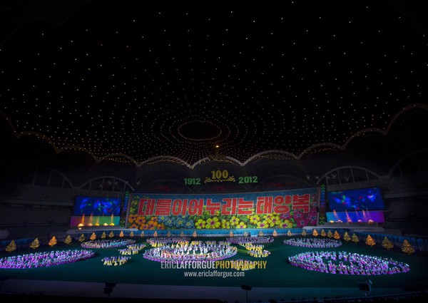 Panoramic view of the Arirang mass games with North Korean performers in may day stadium, Pyongan Province, Pyongyang, North Korea