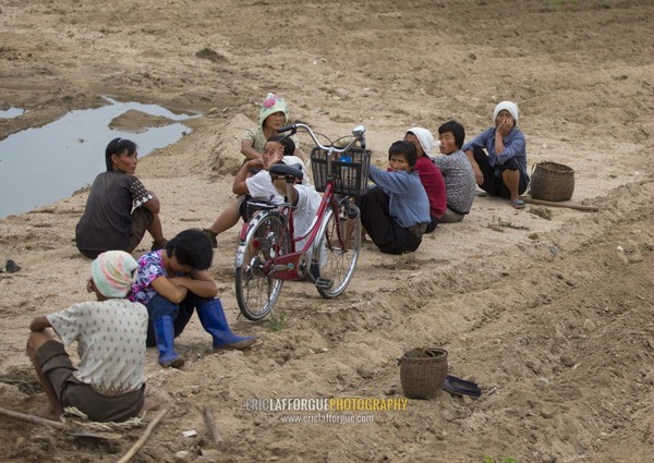 North Korean women resting after work, North Hwanghae Province, Kaesong, North Korea