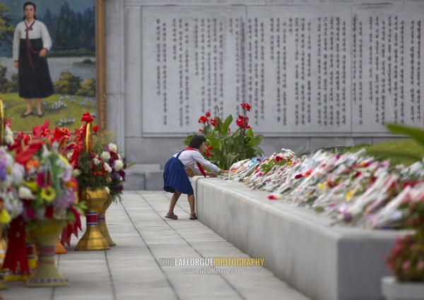 North Korean pioneers going to pay respect to the Dear Leaders at Mansudae art studio, Pyongan Province, Pyongyang, North Korea