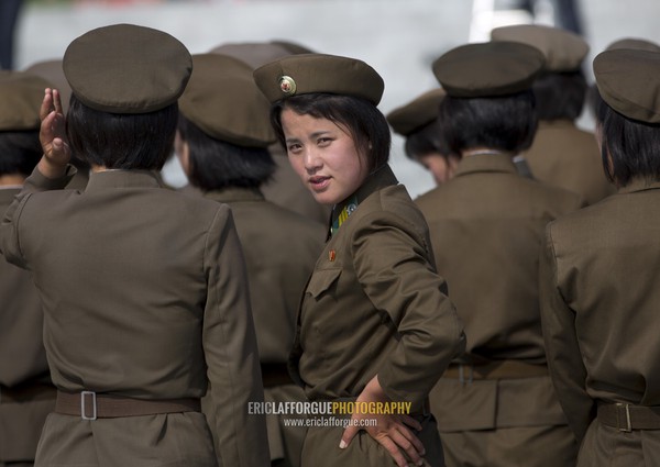 North Korean female soldiers, Pyongan Province, Pyongyang, North Korea