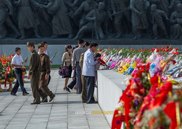 North Korean people putting flowers in Mansudae Grand monument, Pyongan Province, Pyongyang, North Korea