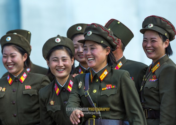 North Korean soldiers women smiling, Pyongan Province, Pyongyang, North Korea