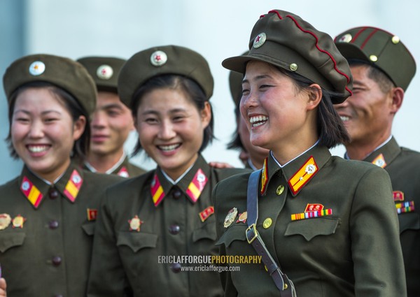 North Korean soldiers women smiling, Pyongan Province, Pyongyang, North Korea