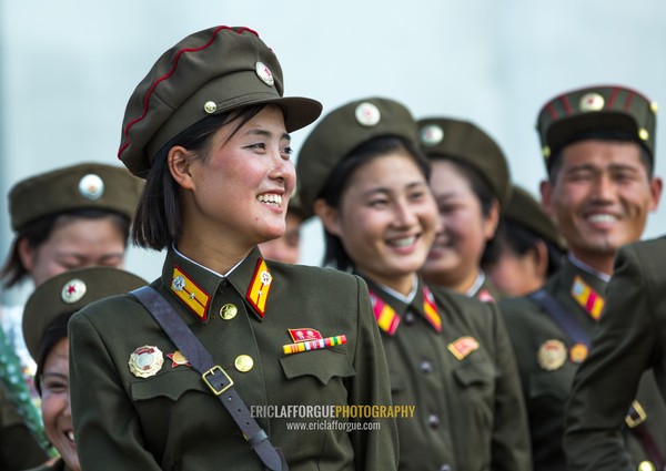 North Korean soldiers women smiling, Pyongan Province, Pyongyang, North Korea