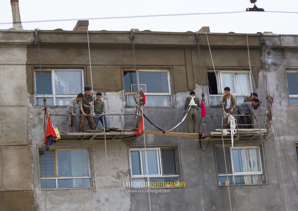 North Korean workmen on a dangerous scaffolding, South Hamgyong Province, Hamhung, North Korea